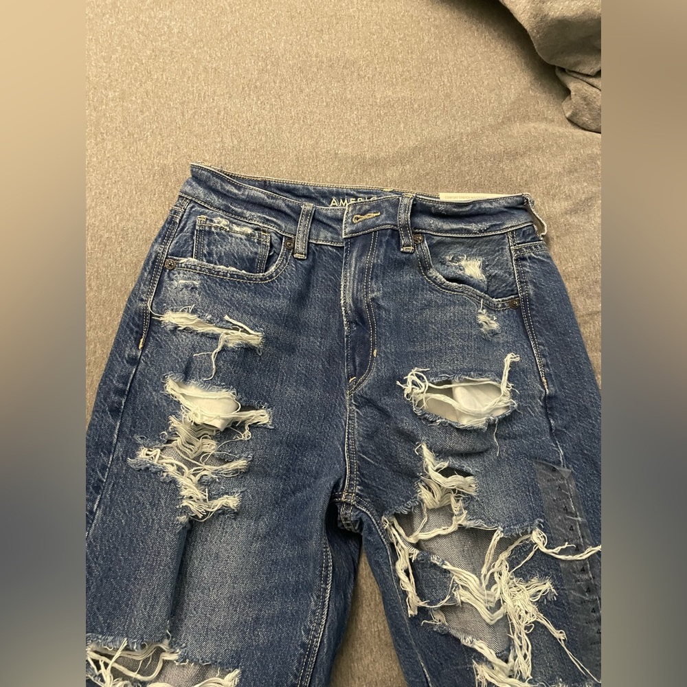 NWT American Eagle Mom Jeans Size 4